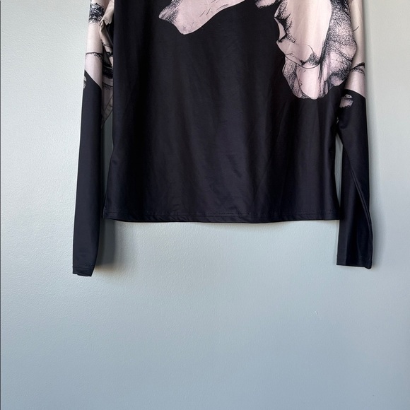 Long sleeve Mock neck shirt with floral design Elastane blended material. - Picture 4 of 6